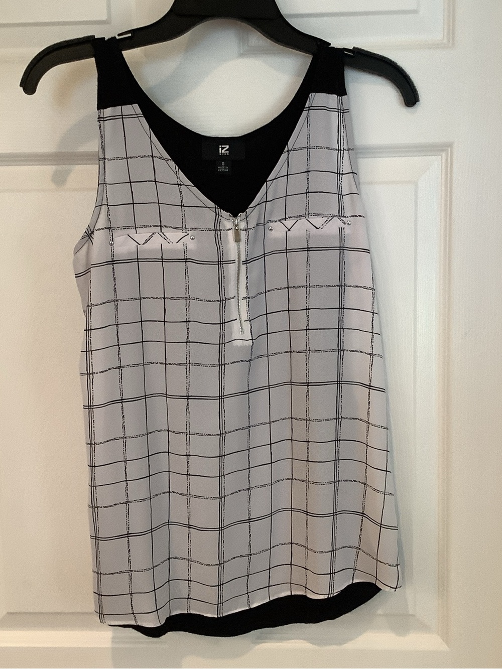 Iz Byer Black and White Windowpane Zip Front Sleeveless Blouse